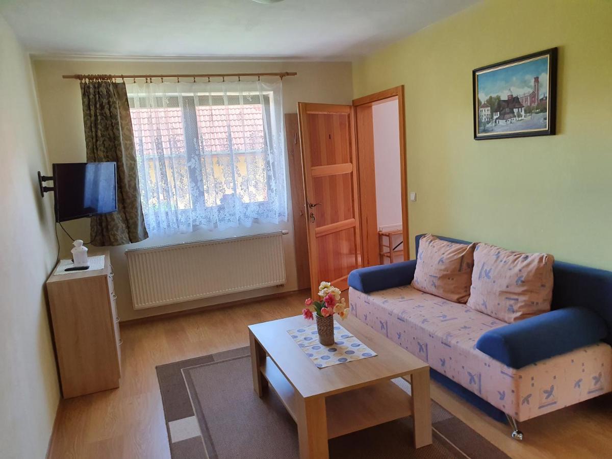 Privat Bartky Apartment Vrbov Bagian luar foto