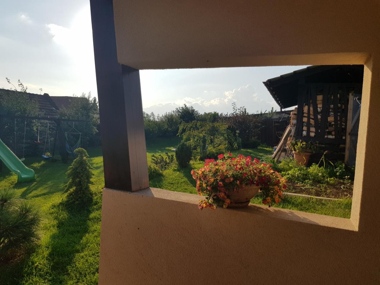 Privat Bartky Apartment Vrbov Bagian luar foto